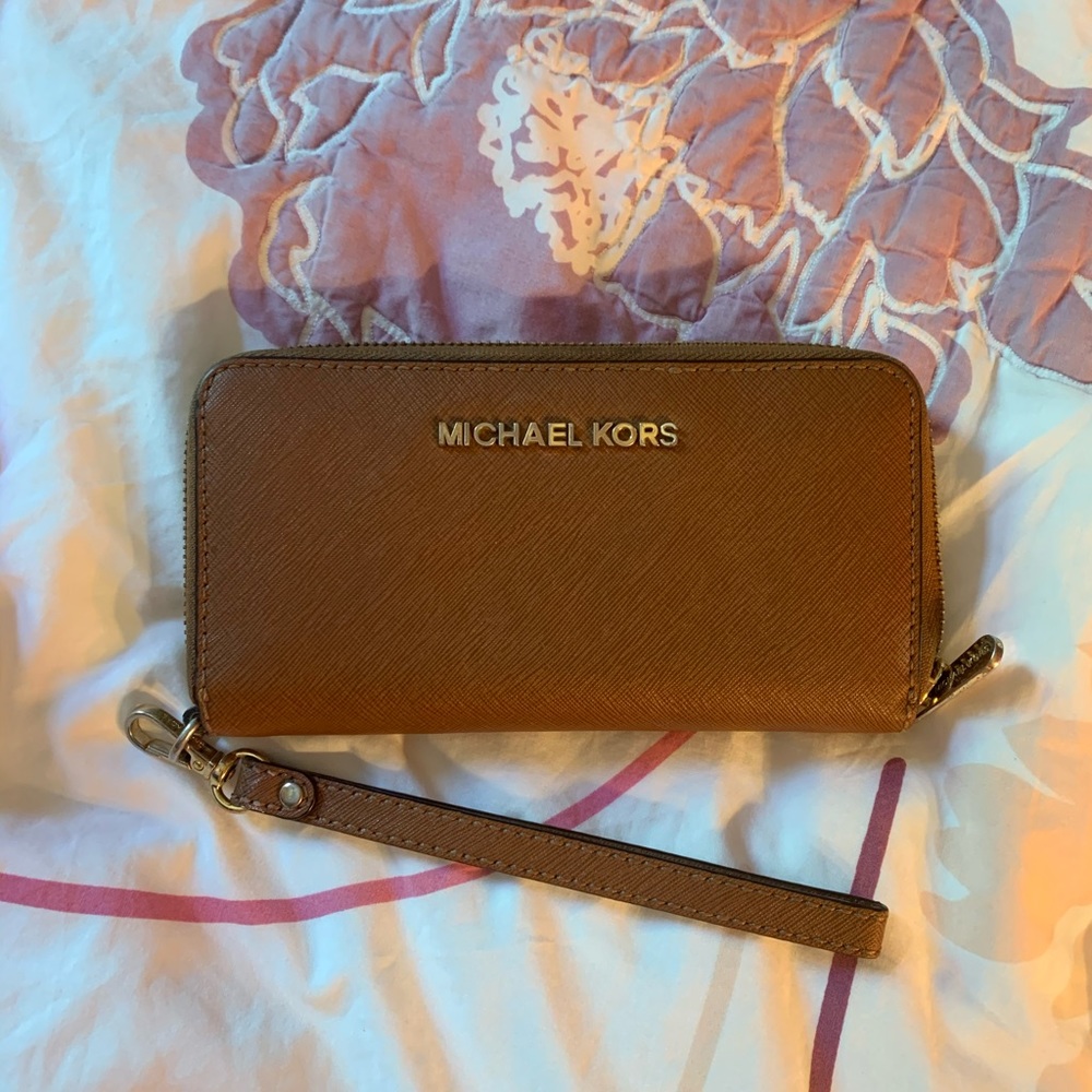 Michael Michael Kors: Leather Continental Wristlet